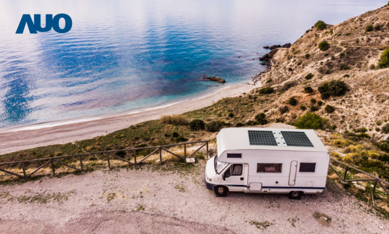 「可撓輕量化太陽光電板SunCurva」使用輕量特殊耐候型複合板取代傳統太陽能板的玻璃前板，不僅降低70%重量，每米平方僅3Kg；具有抗衝擊性能及通過電磁相容性測試，可應用於交通運輸工具，如露營車、遊艇等